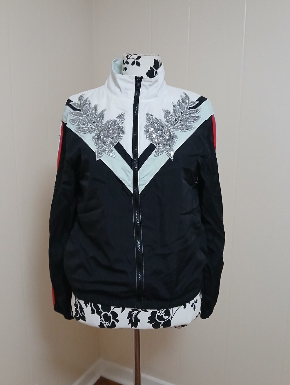 VICTORIA SECRET PINK Black Zip-Up Jacket with Silver Floral Appliqué - Picture 6 of 12
